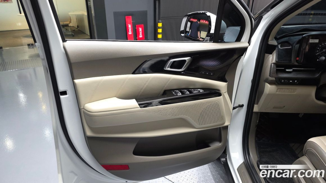 Kia Carnival 7-Seater Signature, 2023