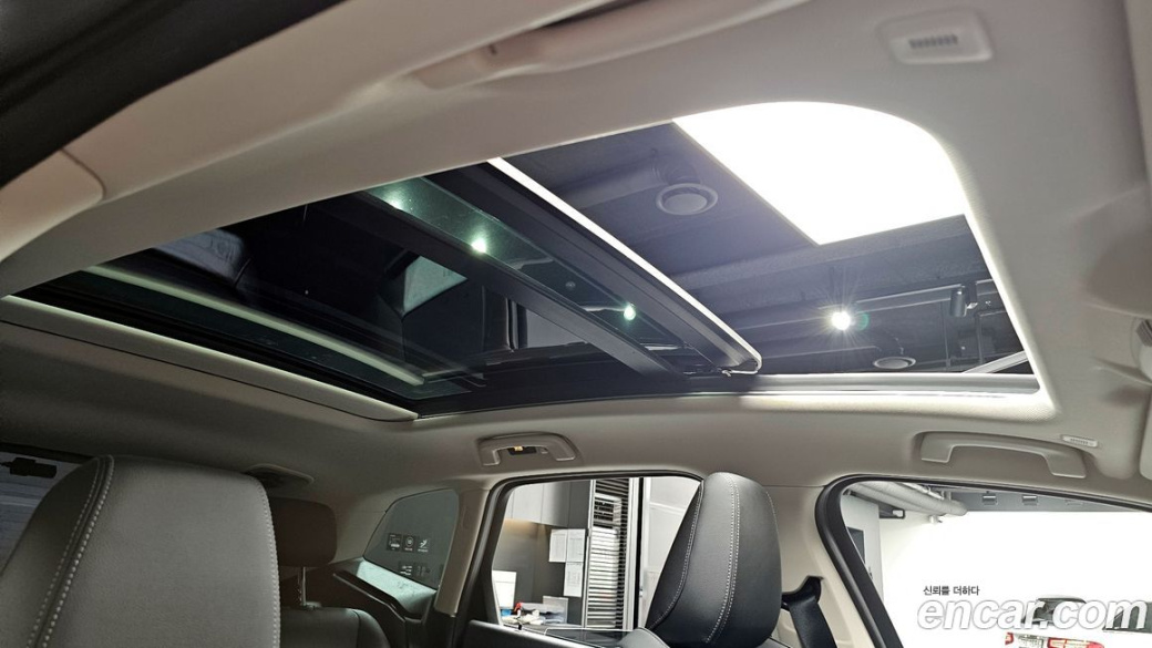 BMW 2-Series 220i Luxury, 2023