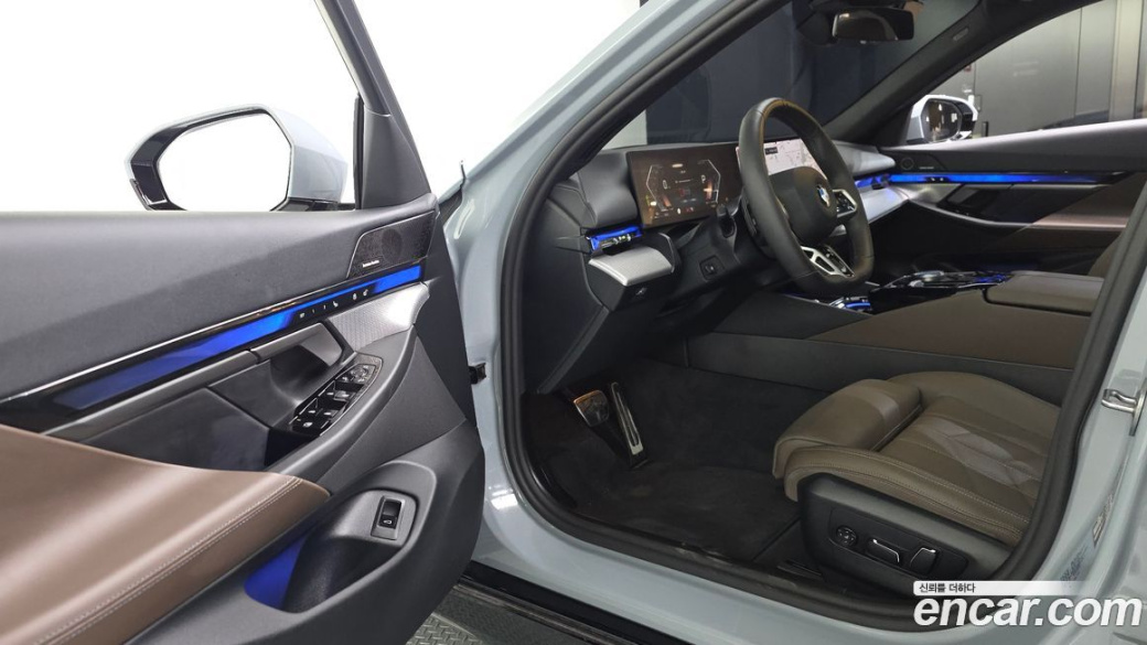 BMW 5-Series 520i M Sport, 2025