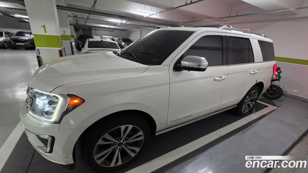 Ford Expedition Platinum 4WD, 2021