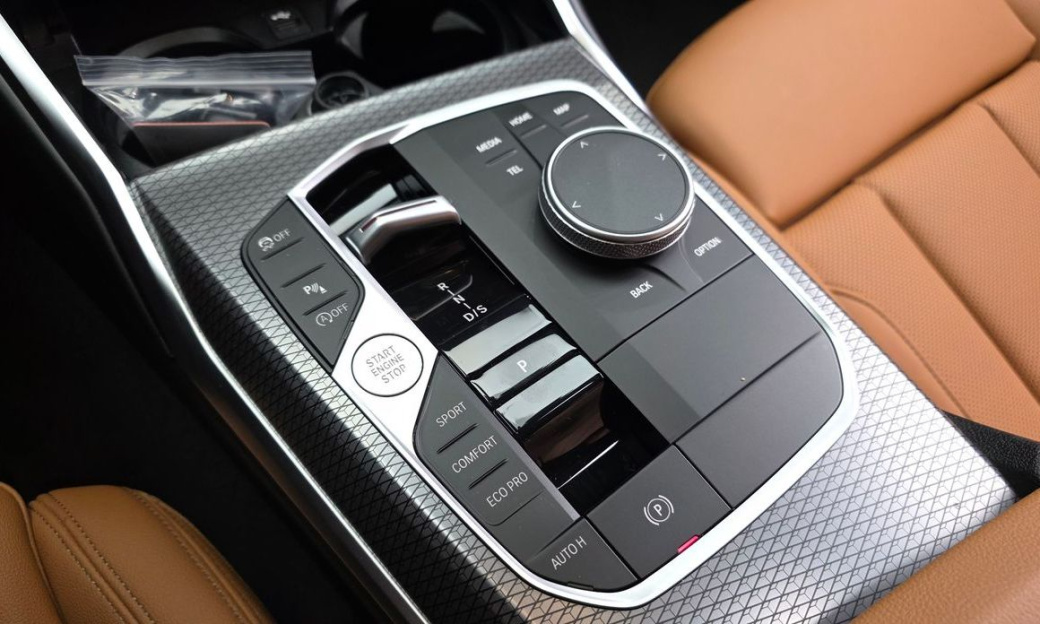 BMW 3-Series 320i M Sport, 2023