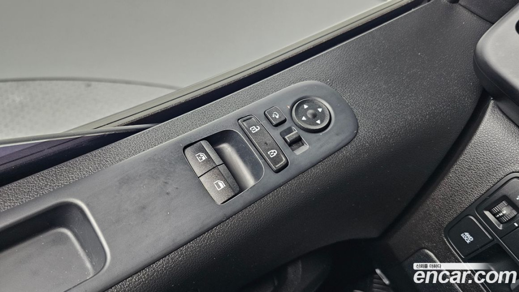 Hyundai Staria 4WD Tourer 9-Seater, 2023