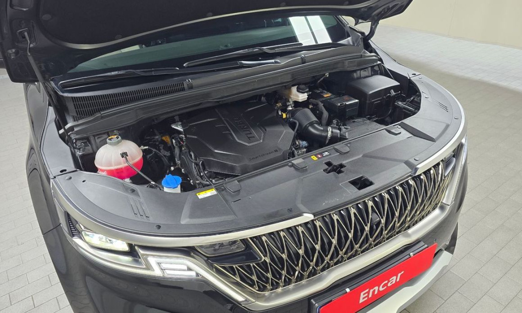 Kia Carnival 9-Seater Hi-Limousine, 2023