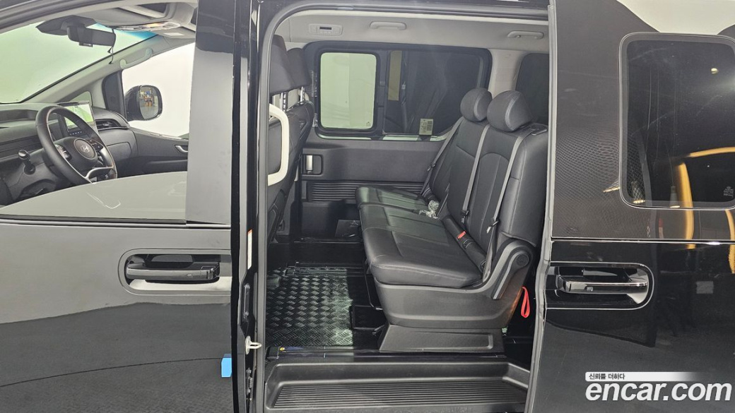 Hyundai Staria Tourer 11-Seater, 2025