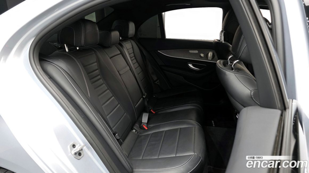 Mercedes-Benz E-Class E350 4MATIC AMG Line, 2023