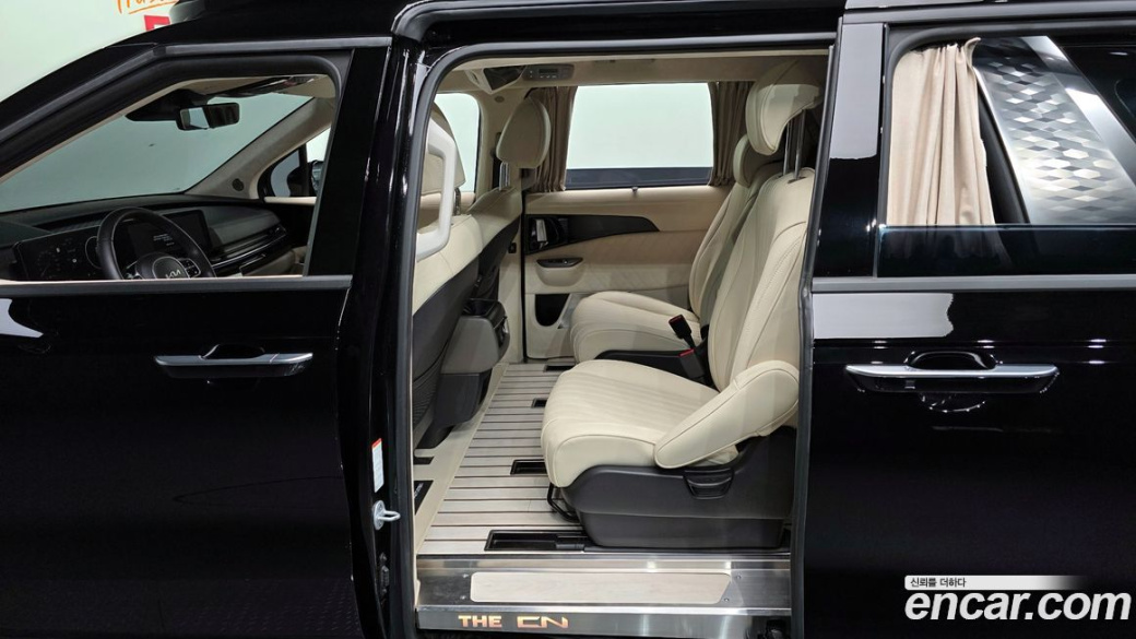 Kia Carnival 9-Seater Hi Limousine (Special Vehicle), 2025