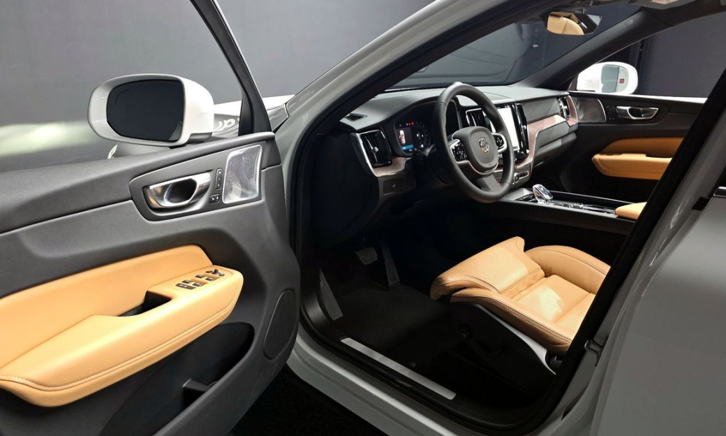 Volvo XC60 B5 Ultra Bright, 2025