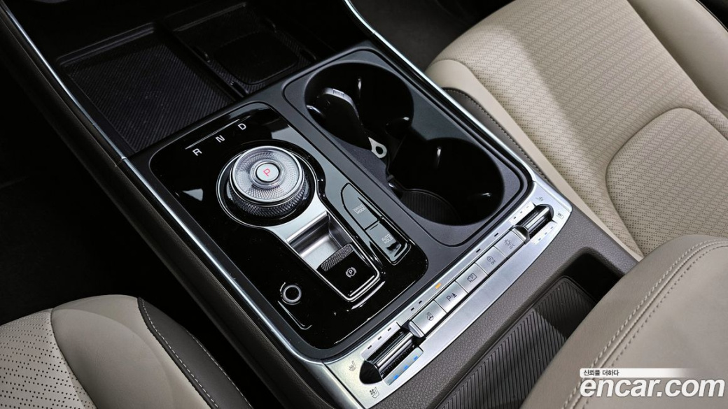 Kia Carnival 9-Seater Gravity, 2024