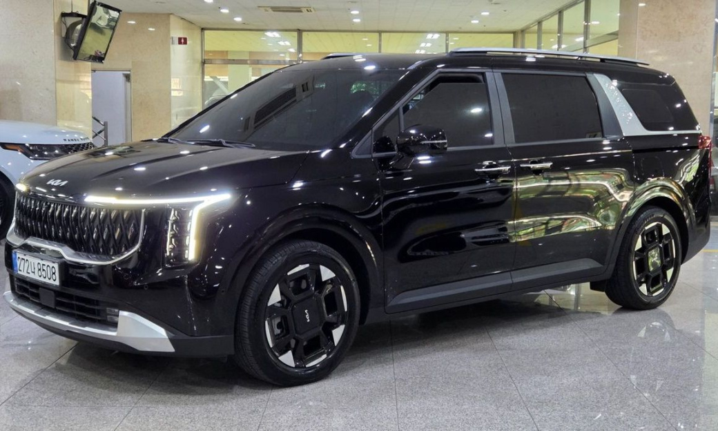 Kia Carnival 9-Seater Prestige, 2025