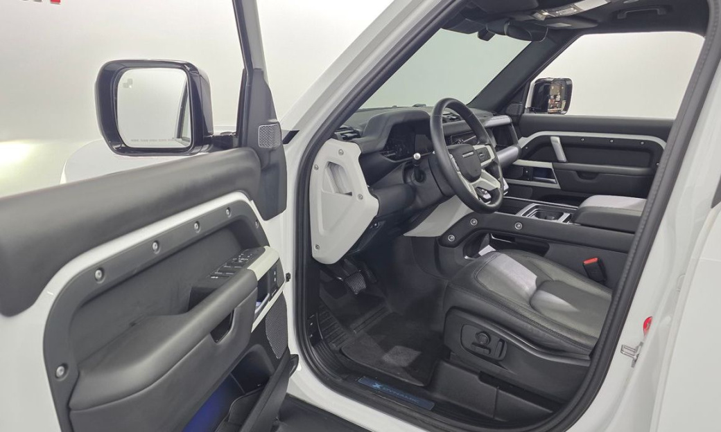 Land Rover Defender 110 P300 X-Dynamic SE, 2024