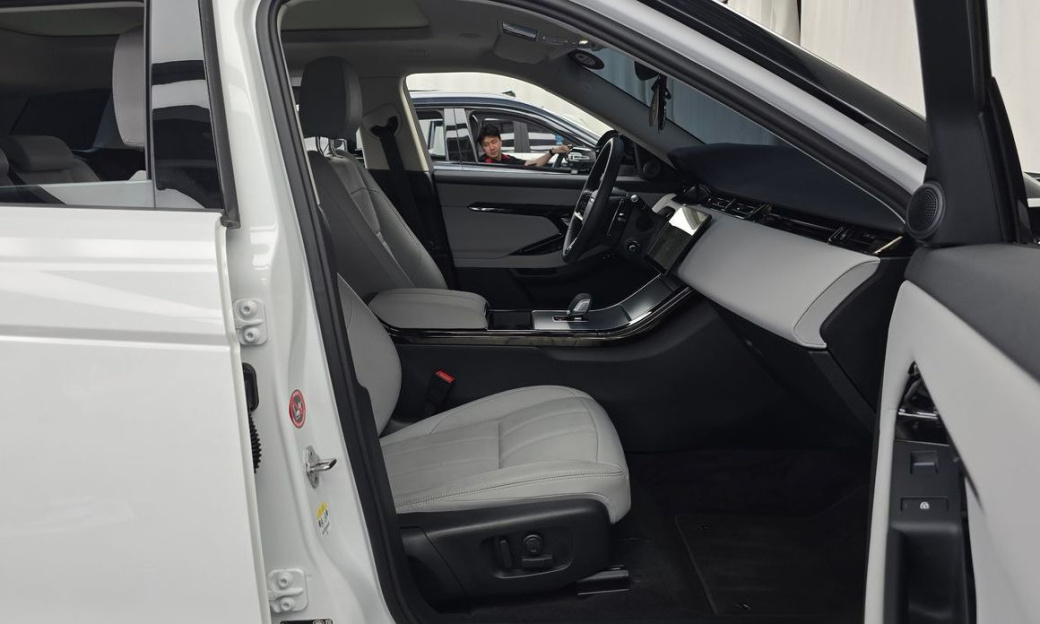 Land Rover Range Rover Evoque P250 S, 2025