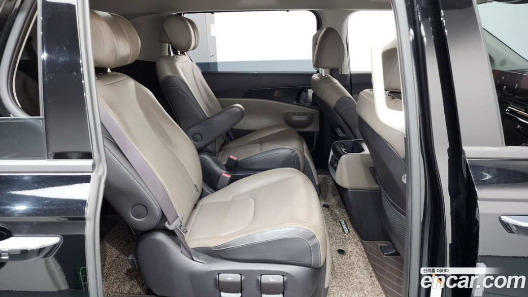 Kia Carnival 7-Seater Signature, 2024