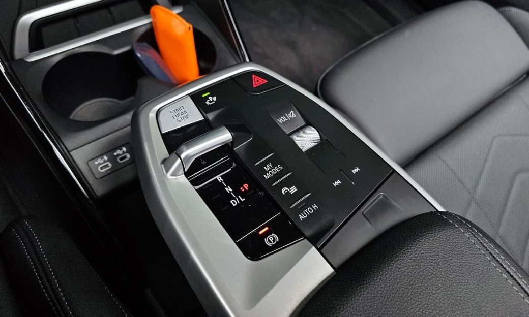 BMW 2-Series 220i Luxury, 2023