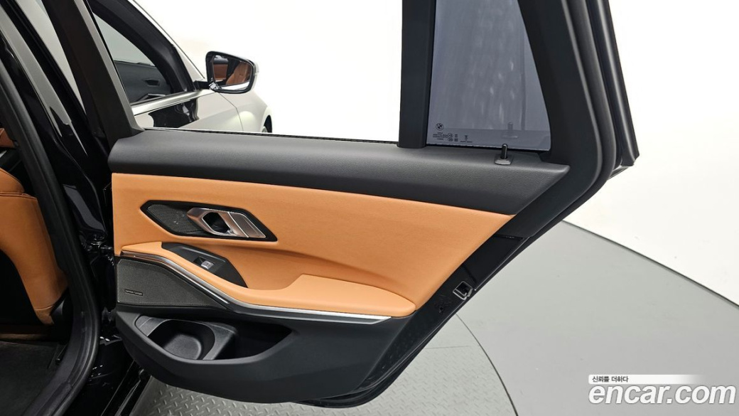 BMW 3-Series 320i Touring, 2024