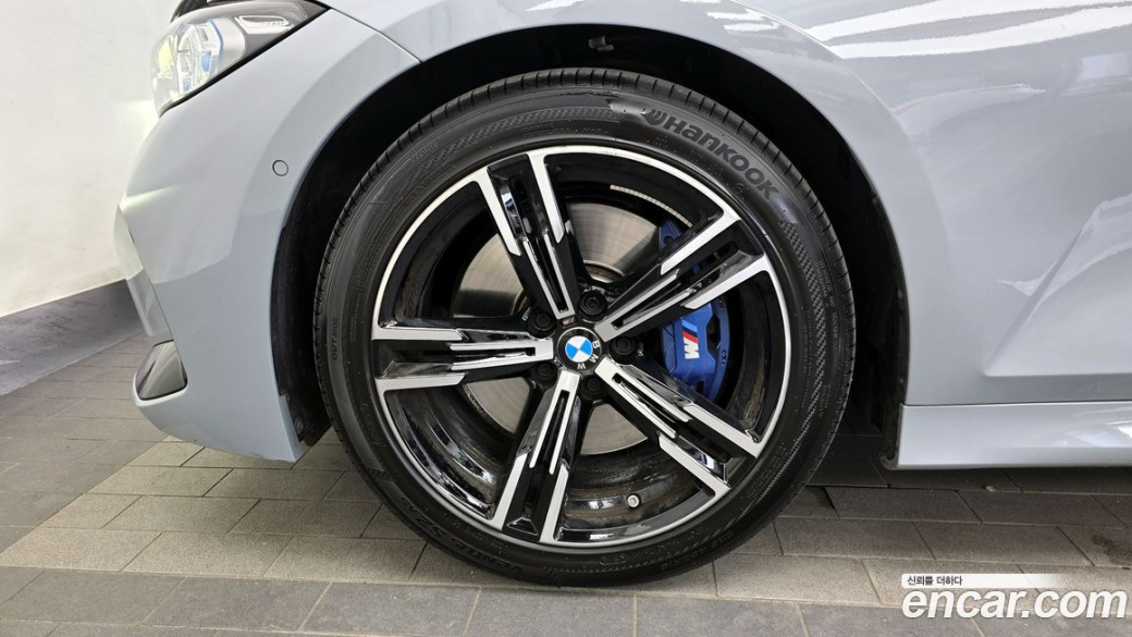 BMW 3-Series 320i M Sport, 2025