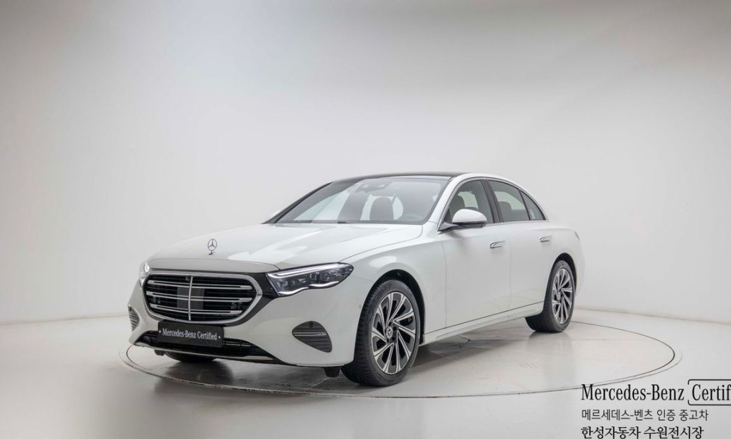 Mercedes-Benz E-Class E300 4MATIC Exclusive, 2026