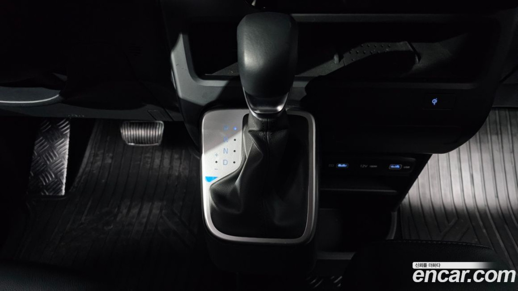 Hyundai Staria Tourer 11-Seater, 2023