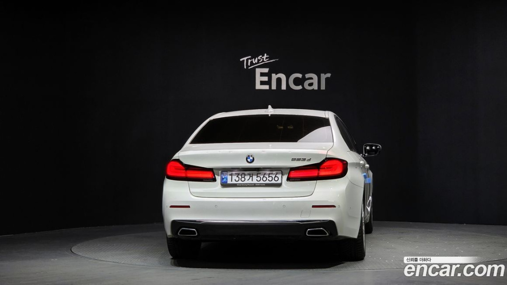 BMW 5-Series 523d Luxury, 2022