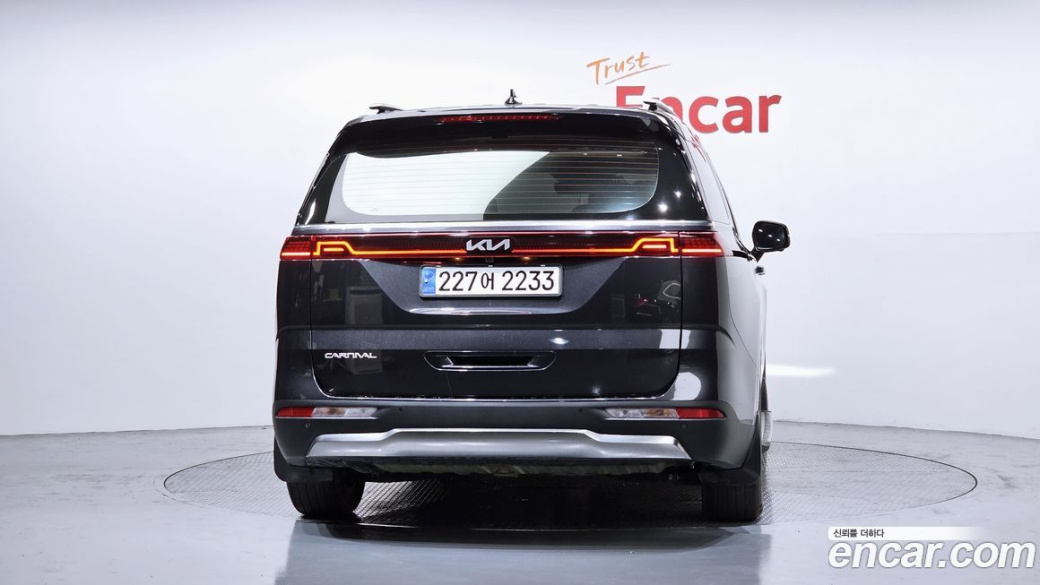 Kia Carnival 9-Seater Signature, 2023
