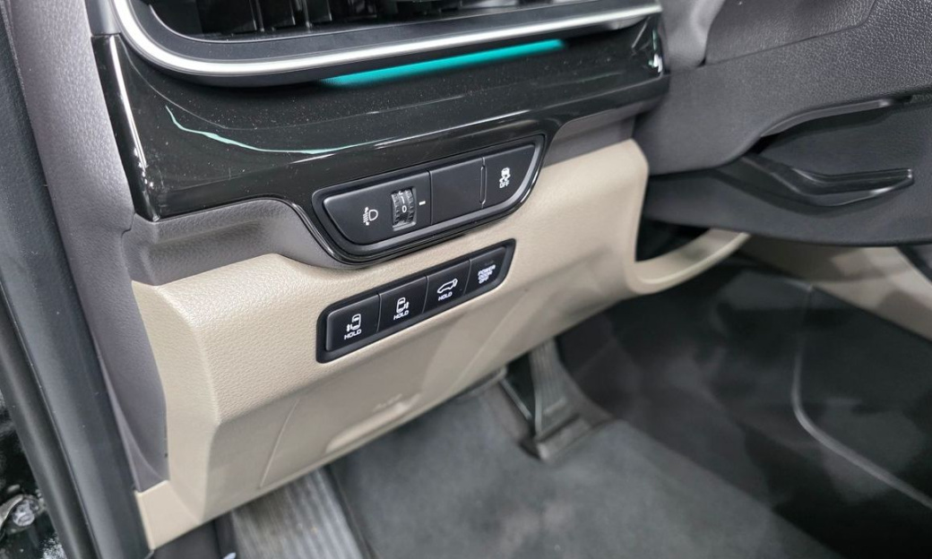 Kia Carnival 7-Seater Gravity, 2024