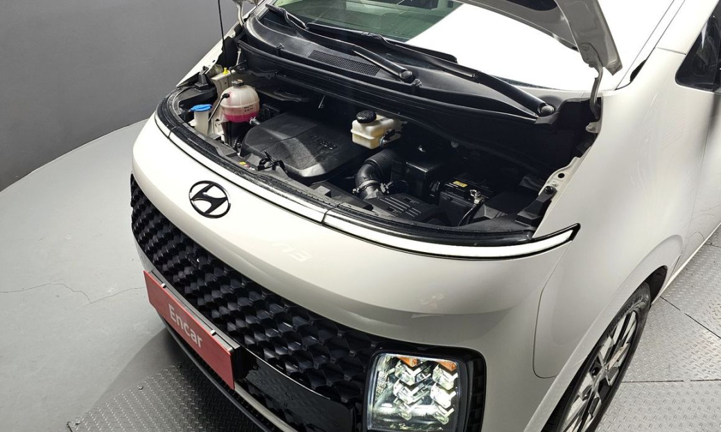 Hyundai Staria 4WD Lounge 9-Seater, 2024