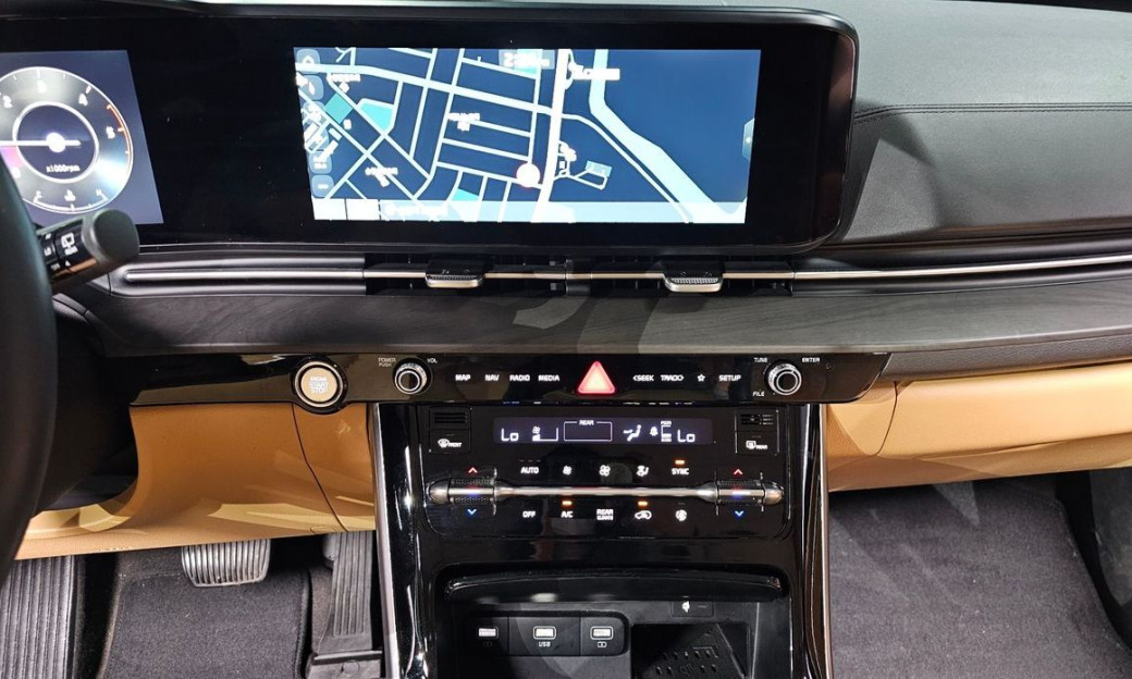 Kia Carnival 7-Seater Signature, 2022