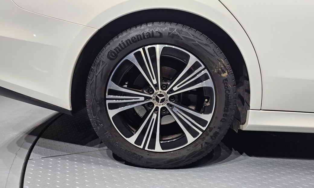 Mercedes-Benz E-Class E200 Avantgarde, 2025