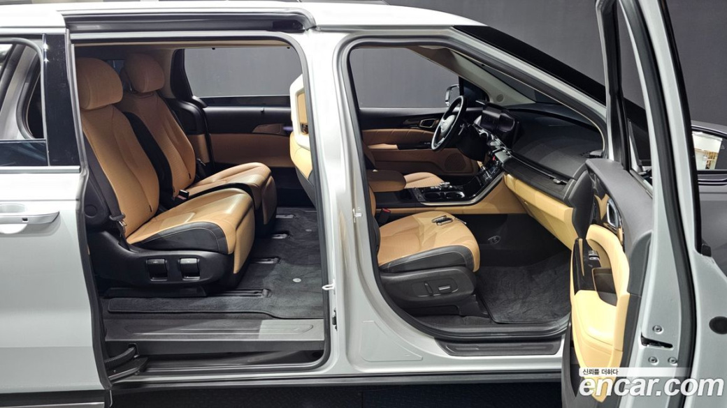 Kia Carnival 7-Seater Signature, 2023