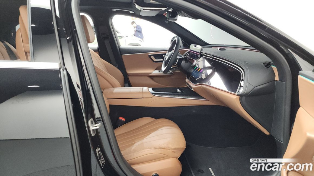 Mercedes-Benz E-Class E300 4MATIC AMG Line, 2025