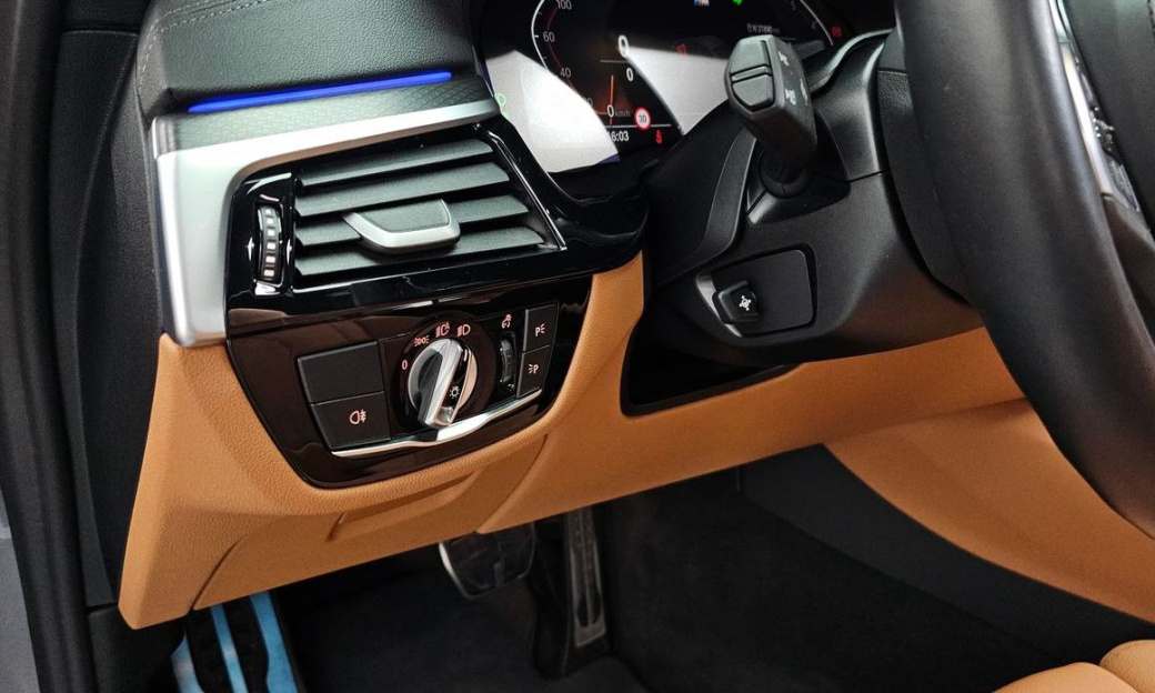 BMW 5-Series 520i M Sport, 2023