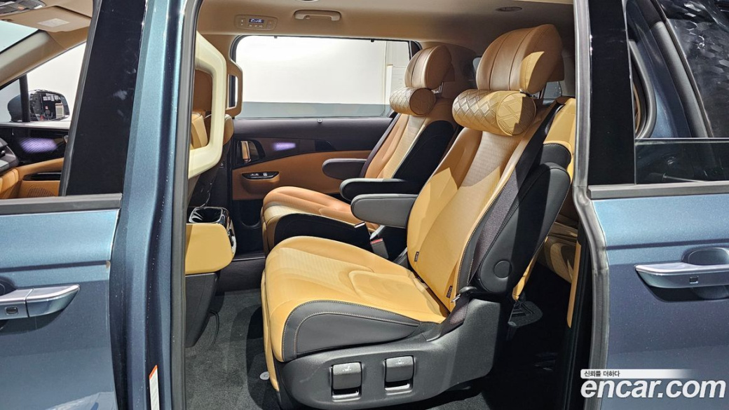 Kia Carnival 7-Seater Signature, 2023