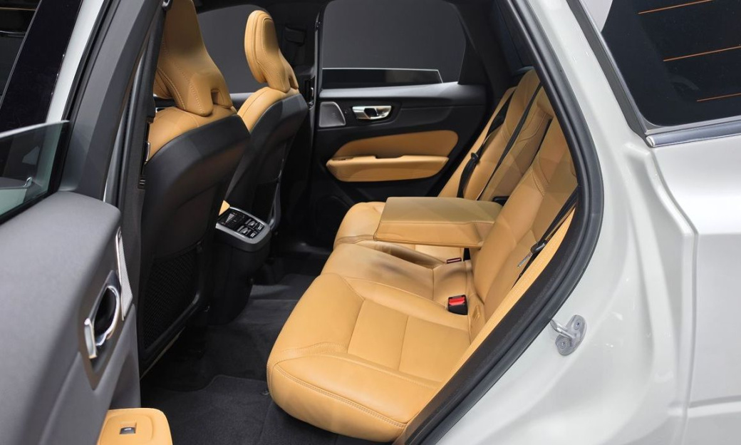 Volvo XC60 B5 Ultimate Bright, 2024
