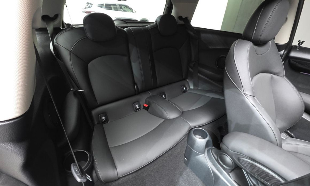 Mini Cooper Classic Plus Launch Pack, 2024