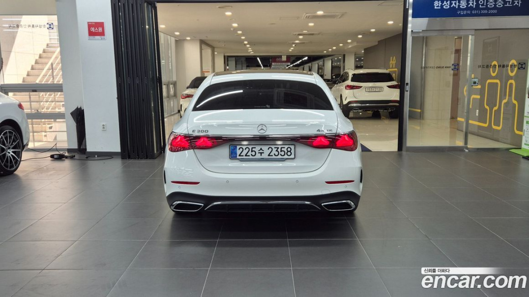 Mercedes-Benz E-Class E300 4MATIC AMG Line, 2025