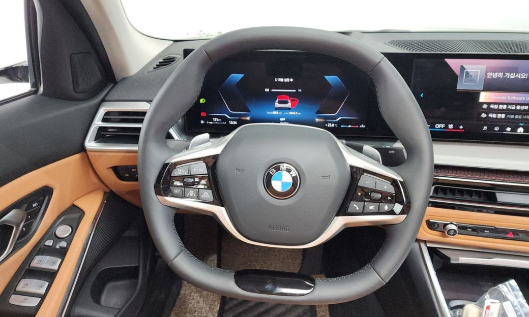 BMW 3-Series 320i, 2025