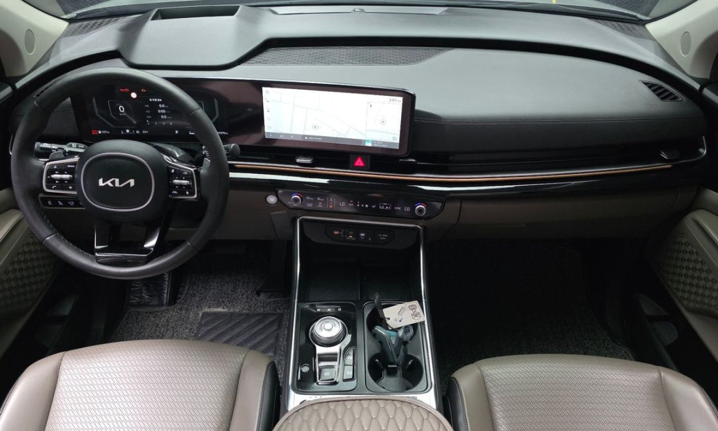 Kia Carnival 9-Seater Gravity, 2024
