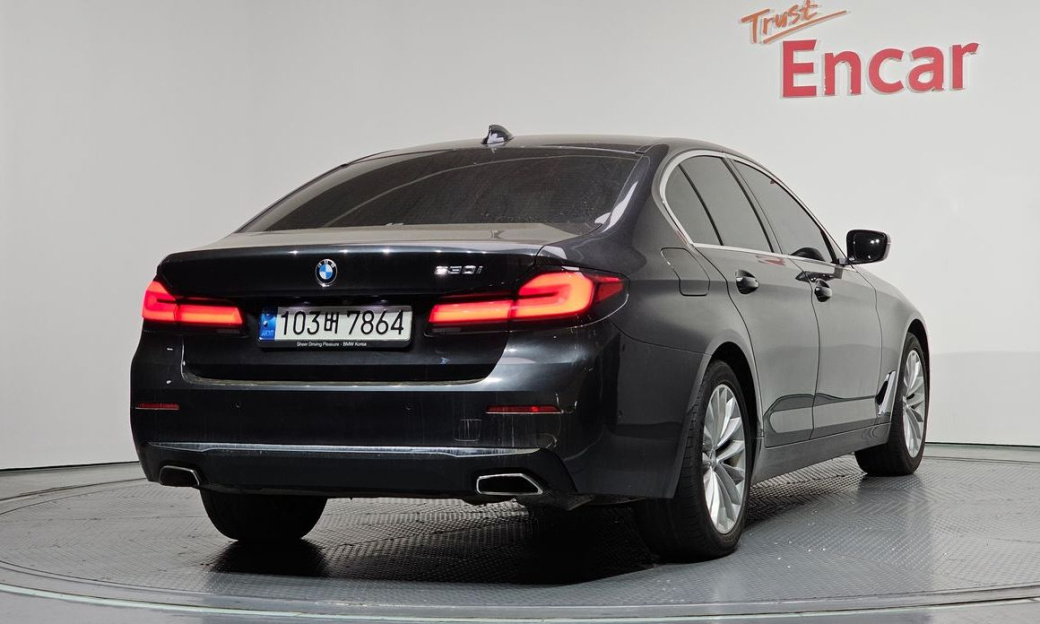 BMW 5-Series 530i Luxury, 2022