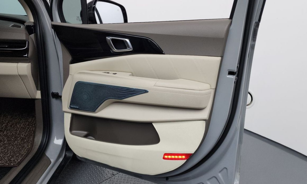 Kia Carnival 9-Seater Gravity, 2025