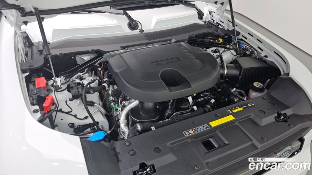 Land Rover Defender 90 D250 X-Dynamic SE, 2025
