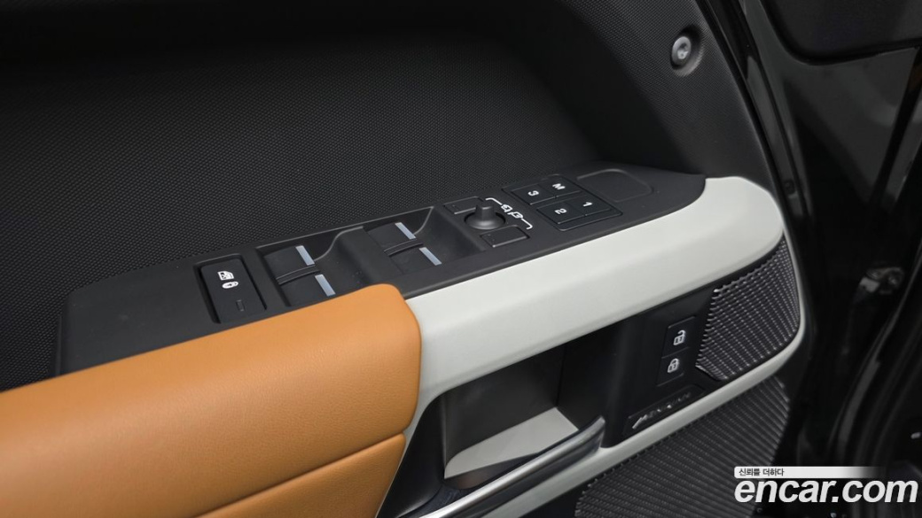 Land Rover Defender 110 P300 X-Dynamic SE, 2024