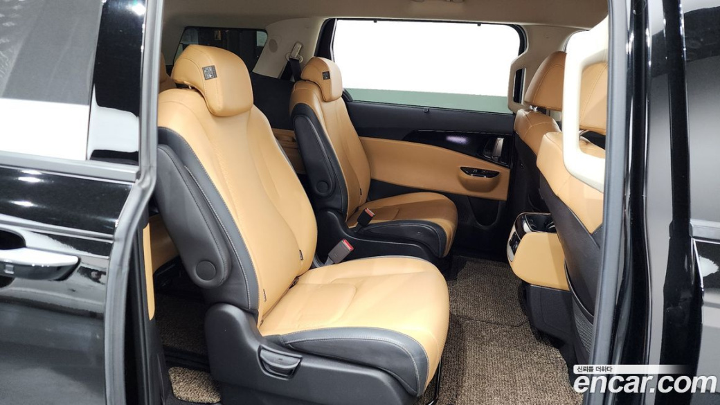 Kia Carnival 9-Seater Signature, 2022