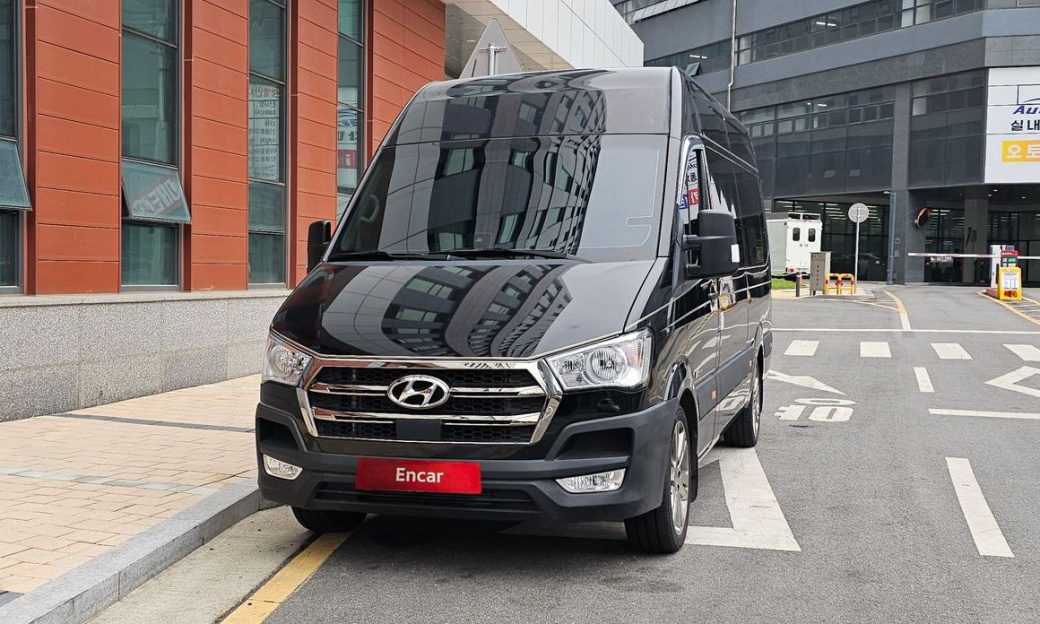 Hyundai Solati 16-seater, 2024