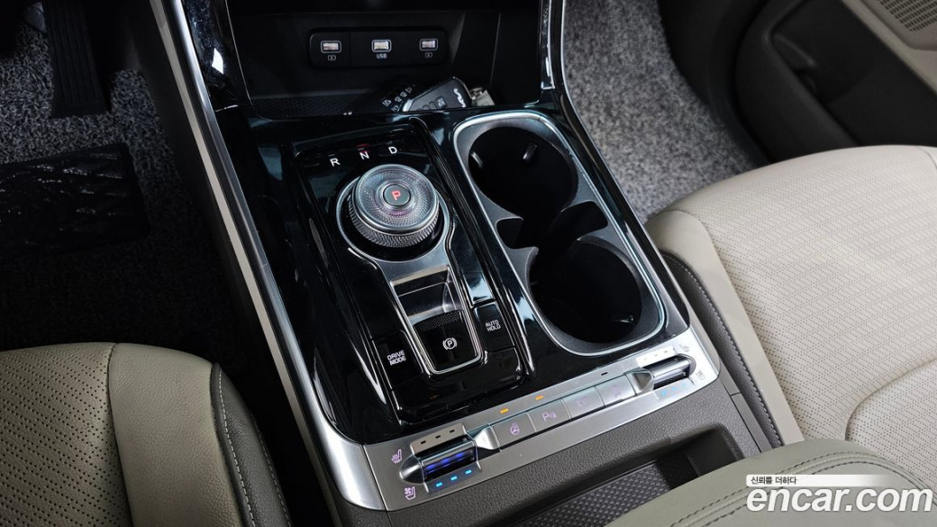 Kia Carnival 7-Seater Outdoor, 2023