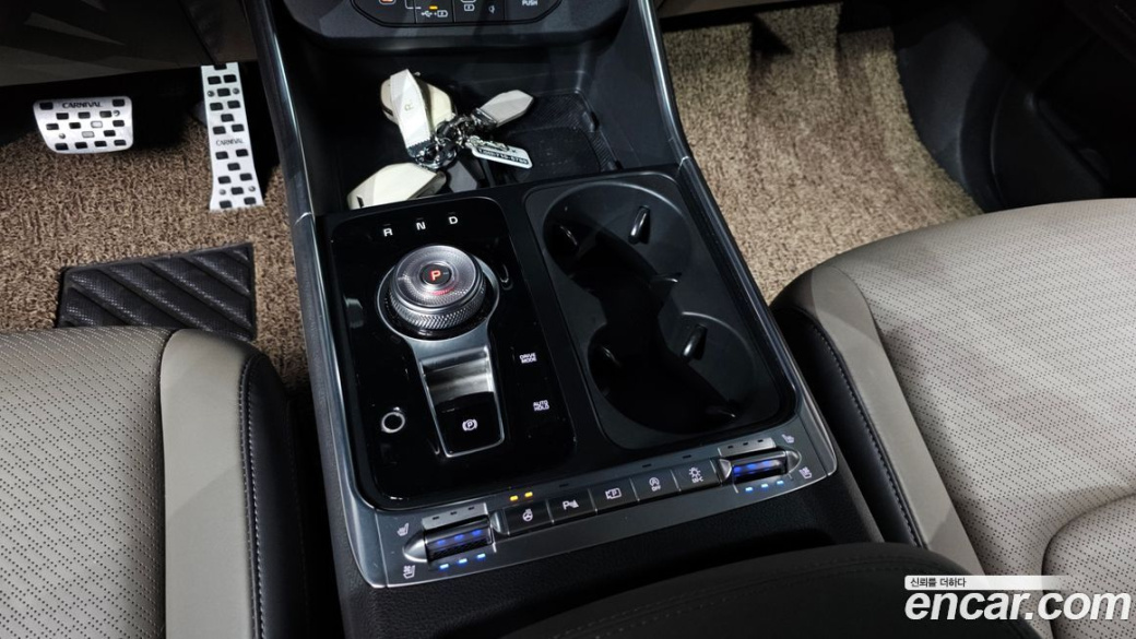 Kia Carnival 9-Seater Signature, 2024