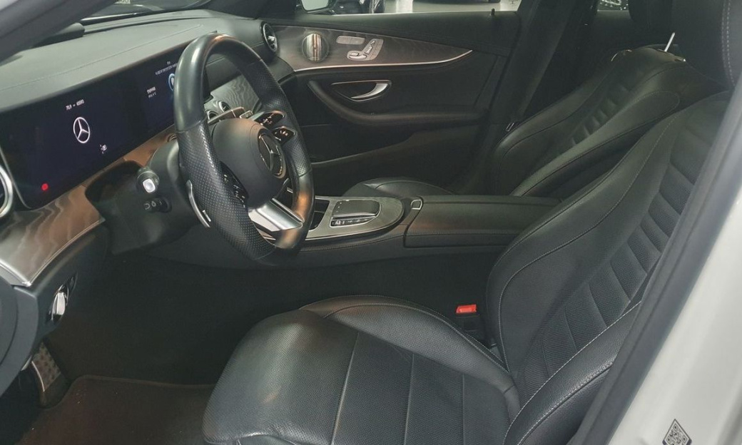 Mercedes-Benz E-Class E350 4MATIC AMG Line, 2022