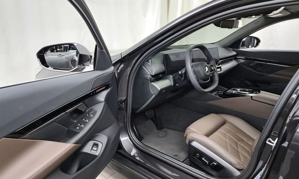 BMW 5-Series 520i, 2024