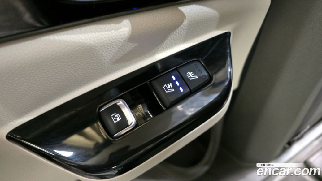 Kia Carnival 9-Seater Hi-Limousine, 2022