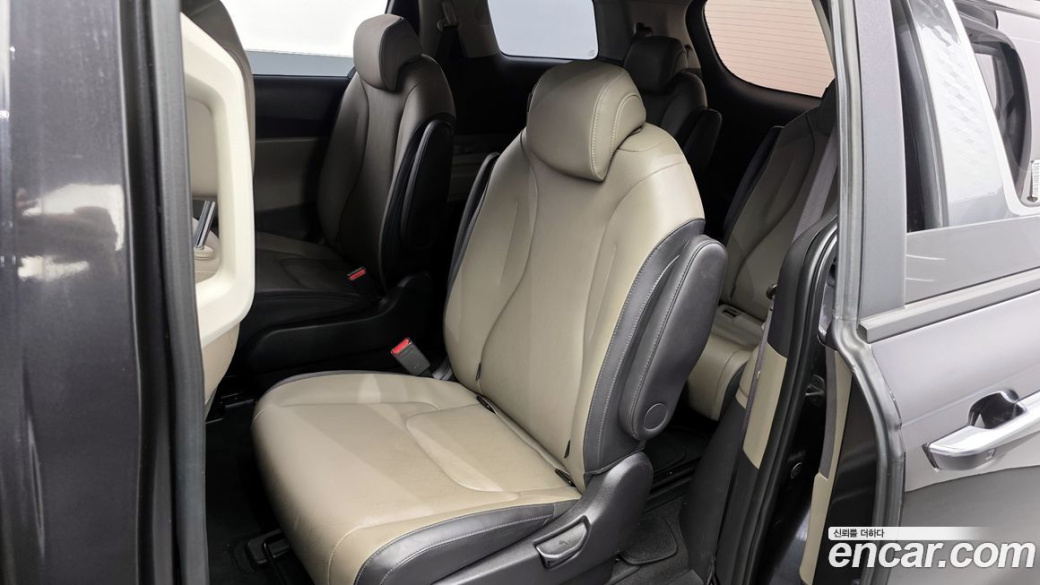 Kia Carnival 9-Seater Prestige, 2025