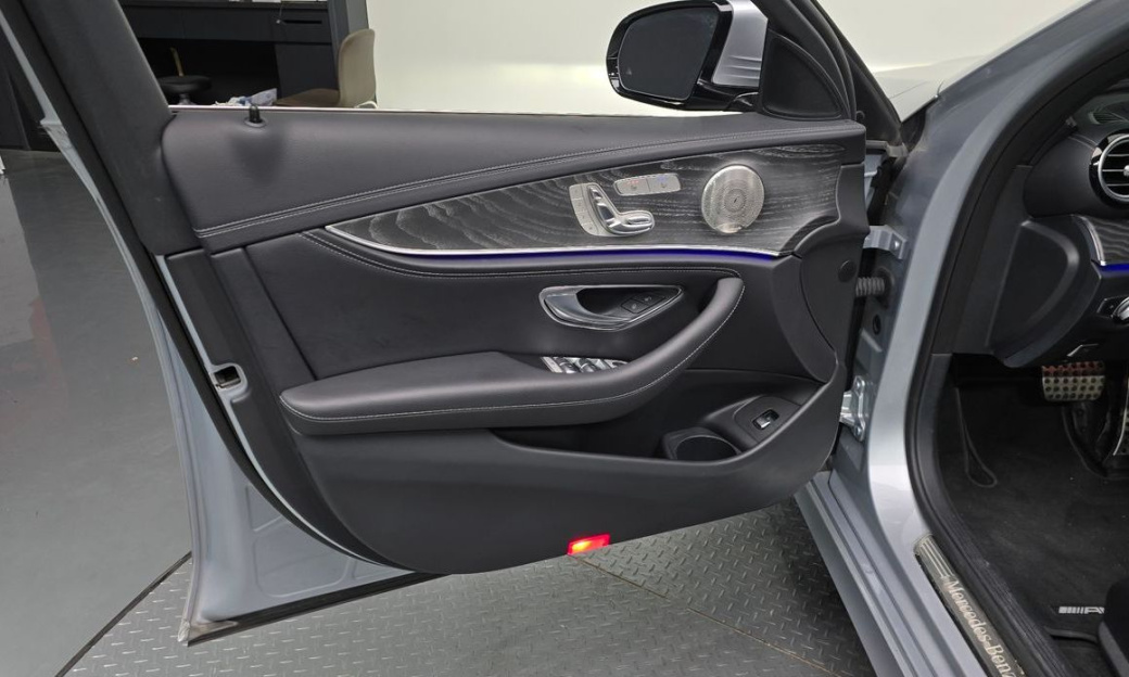 Mercedes-Benz E-Class E350 4MATIC AMG Line, 2022