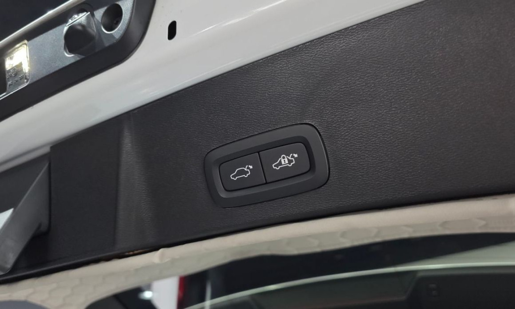 Volvo XC40 B4 Ultimate Bright, 2024